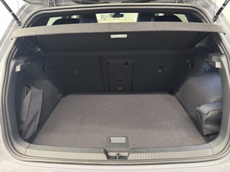 VW – Golf VIII 1.5 eTSI R-Line DSG