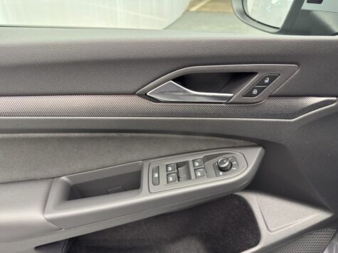 VW – Golf VIII 1.5 eTSI R-Line DSG