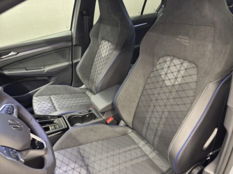 VW – Golf VIII 1.5 eTSI R-Line DSG
