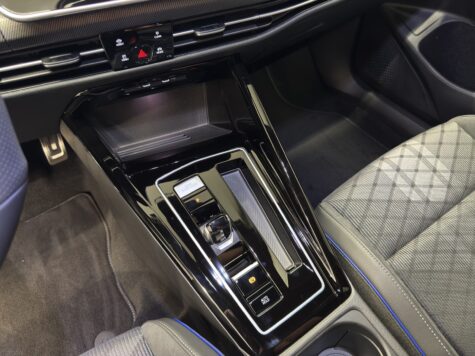 VW – Golf VIII 1.5 eTSI R-Line DSG