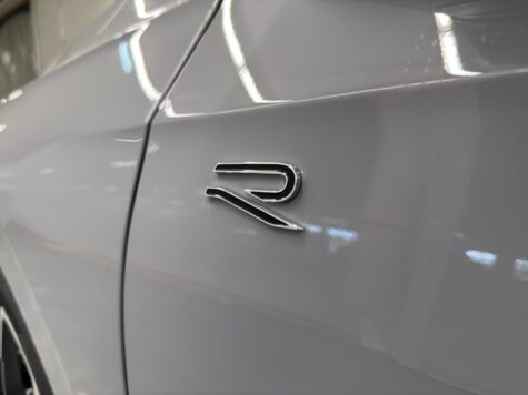 VW – Golf VIII 1.5 eTSI R-Line DSG