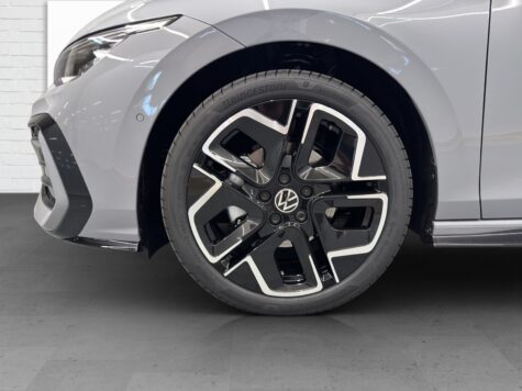 VW – Golf VIII 1.5 eTSI R-Line DSG
