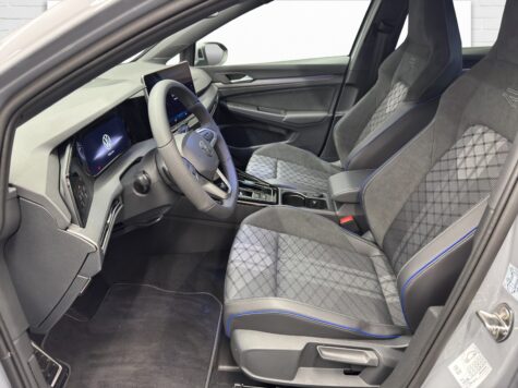 VW – Golf VIII 1.5 eTSI R-Line DSG