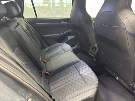 VW – Golf VIII Variant 1.5 eTSI R-Line DSG