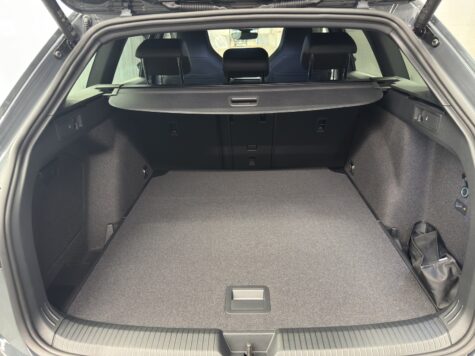 VW – Golf VIII Variant 1.5 eTSI R-Line DSG