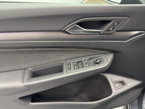 VW – Golf VIII Variant 1.5 eTSI R-Line DSG