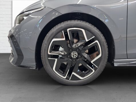 VW – Golf VIII Variant 1.5 eTSI R-Line DSG