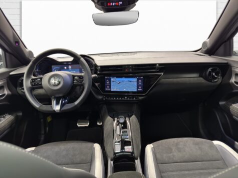 Alfa Romeo – Junior 1.2 Sport Speciale Q4 T&S