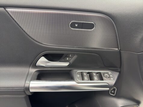 Mercedes-Benz – EQA 300 Swiss Star 4Matic