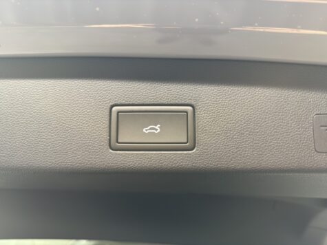 VW – Golf VIII Variant 2.0 TSI R-Line DSG 4motion