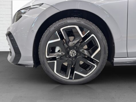 VW – Golf VIII Variant 2.0 TSI R-Line DSG 4motion