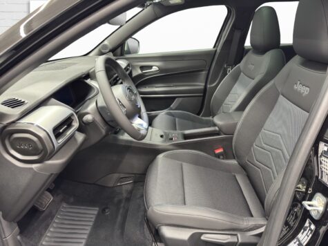 Jeep – Avenger 1.2 MHEV Black Edition & Sky