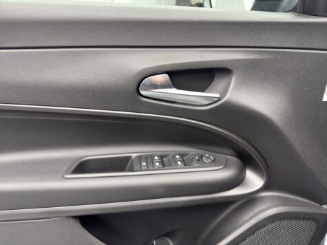 Jeep – Avenger 1.2 MHEV Black Edition & Sky