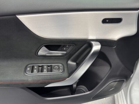 Mercedes-Benz – A 220 AMG Line 4Matic