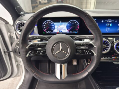Mercedes-Benz – A 220 AMG Line 4Matic