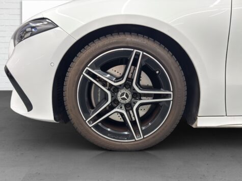 Mercedes-Benz – A 220 AMG Line 4Matic