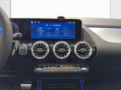 Mercedes-Benz – GLA 200 AMG Line Night Star