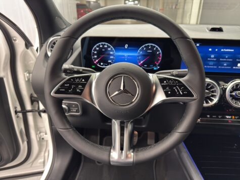 Mercedes-Benz – GLA 200 Advanced Plus Line  Night Star