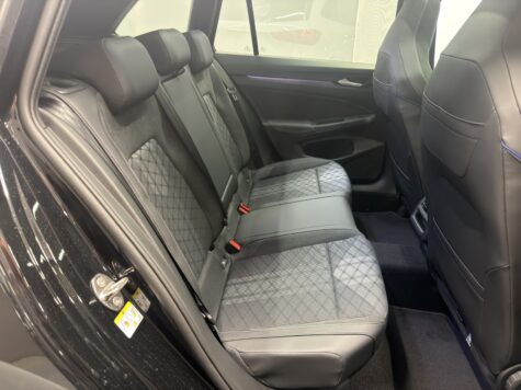 VW – Golf VIII Variant 1.5 eTSI R-Line DSG