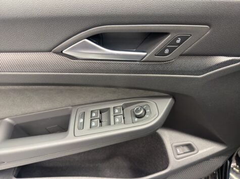 VW – Golf VIII Variant 1.5 eTSI R-Line DSG