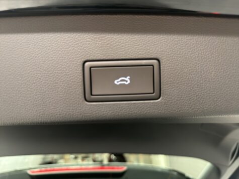 VW – Golf VIII Variant 1.5 eTSI R-Line DSG