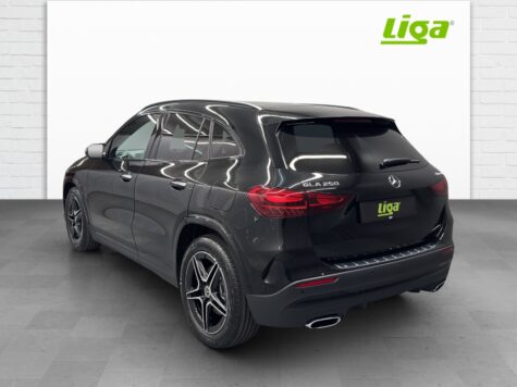 Mercedes-Benz – GLA 250 AMG Line 4Matic Swiss Star