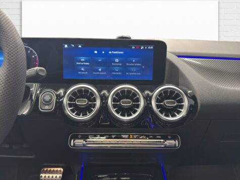 Mercedes-Benz – GLA 250  AMG Line 4Matic Swiss Star