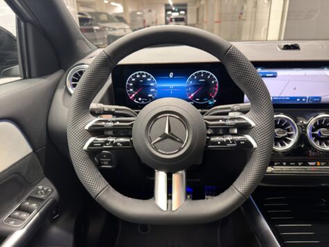 Mercedes-Benz – GLA 200 AMG Line Night Star