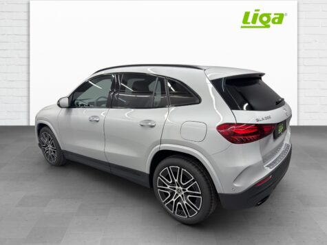 Mercedes-Benz – GLA 200 AMG Line Night Star