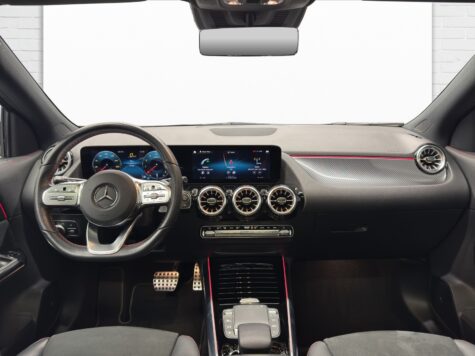Mercedes-Benz – GLA 250 AMG Line 4Matic