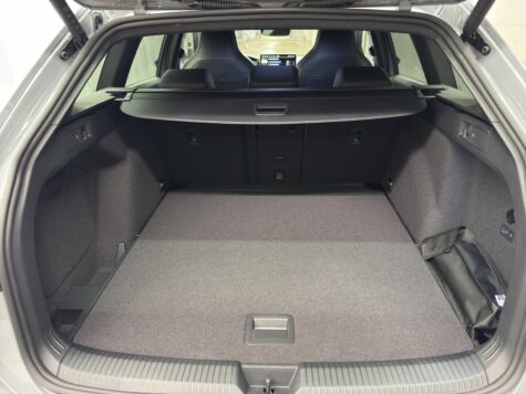 VW – Golf VIII Variant 1.5 eTSI R-Line DSG