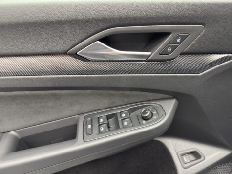 VW – Golf VIII Variant 1.5 eTSI R-Line DSG
