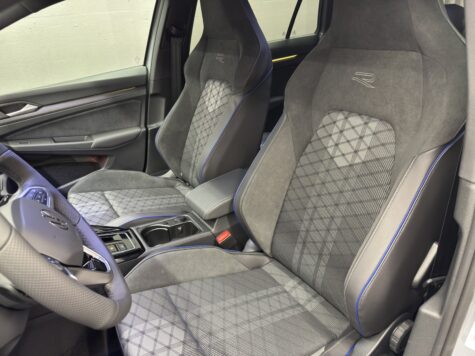 VW – Golf VIII Variant 1.5 eTSI R-Line DSG
