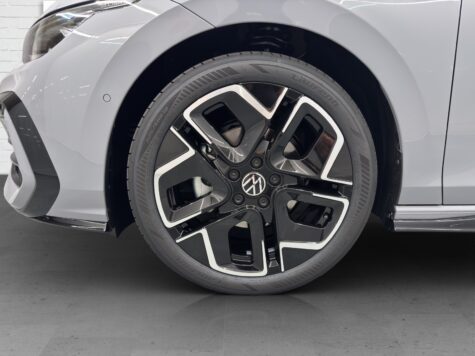 VW – Golf VIII Variant 1.5 eTSI R-Line DSG