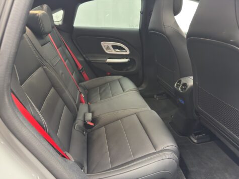 Mercedes-Benz – CLA 350 AMG Line 4Matic