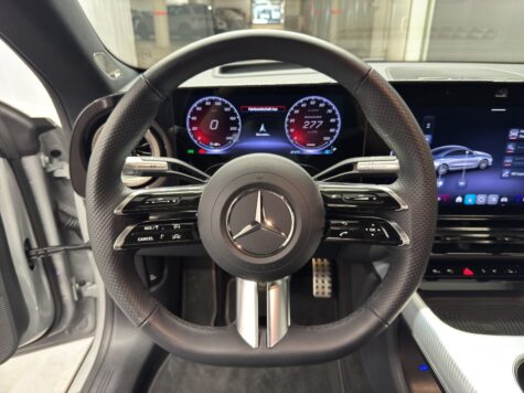 Mercedes-Benz – CLA 350 AMG Line 4Matic