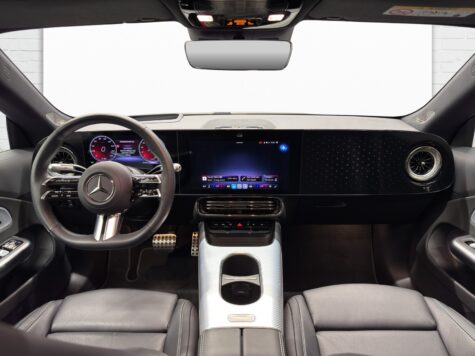 Mercedes-Benz – CLA 350 AMG Line 4Matic