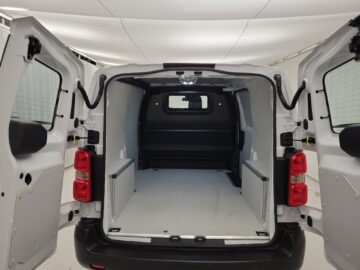 Fiat E-Scudo Kaw. L2 verglast 75 kWh Business Swiss Worker