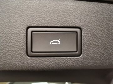 VW Golf VIII Variant 1.5 eTSI R-Line DSG