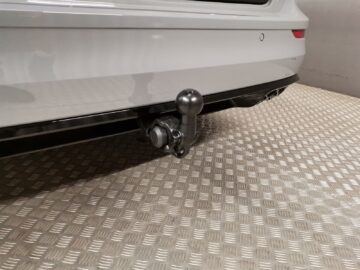 VW Golf VIII Variant 1.5 eTSI R-Line DSG