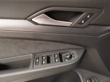 VW Golf VIII Variant 1.5 eTSI R-Line DSG