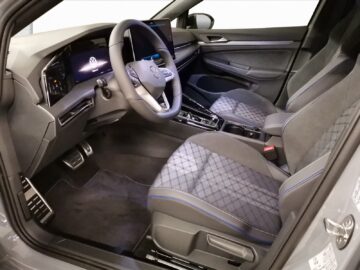 VW Golf VIII Variant 1.5 eTSI R-Line DSG