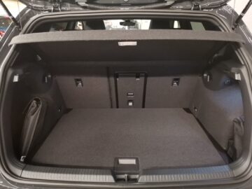 VW Golf VIII 1.5 eTSI R-Line DSG