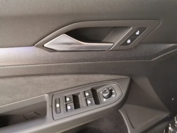 VW Golf VIII 1.5 eTSI R-Line DSG