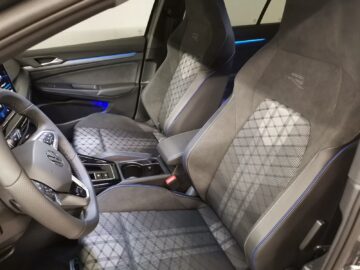 VW Golf VIII 1.5 eTSI R-Line DSG