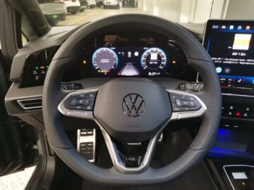 VW Golf VIII 1.5 eTSI R-Line DSG