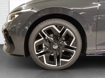 VW Golf VIII 1.5 eTSI R-Line DSG