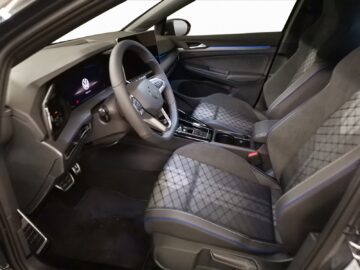 VW Golf VIII 1.5 eTSI R-Line DSG