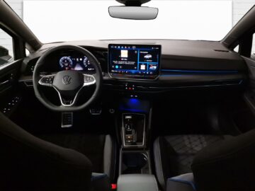 VW Golf VIII 1.5 eTSI R-Line DSG