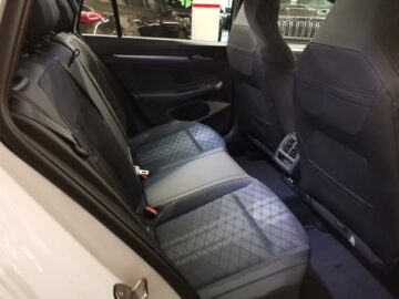 VW Golf VIII Variant 1.5 eTSI R-Line DSG
